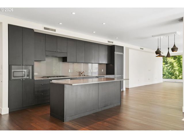 937 Nw GLISAN St 237, Portland, OR 97209