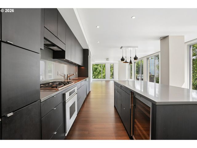 937 Nw GLISAN St 237, Portland, OR 97209
