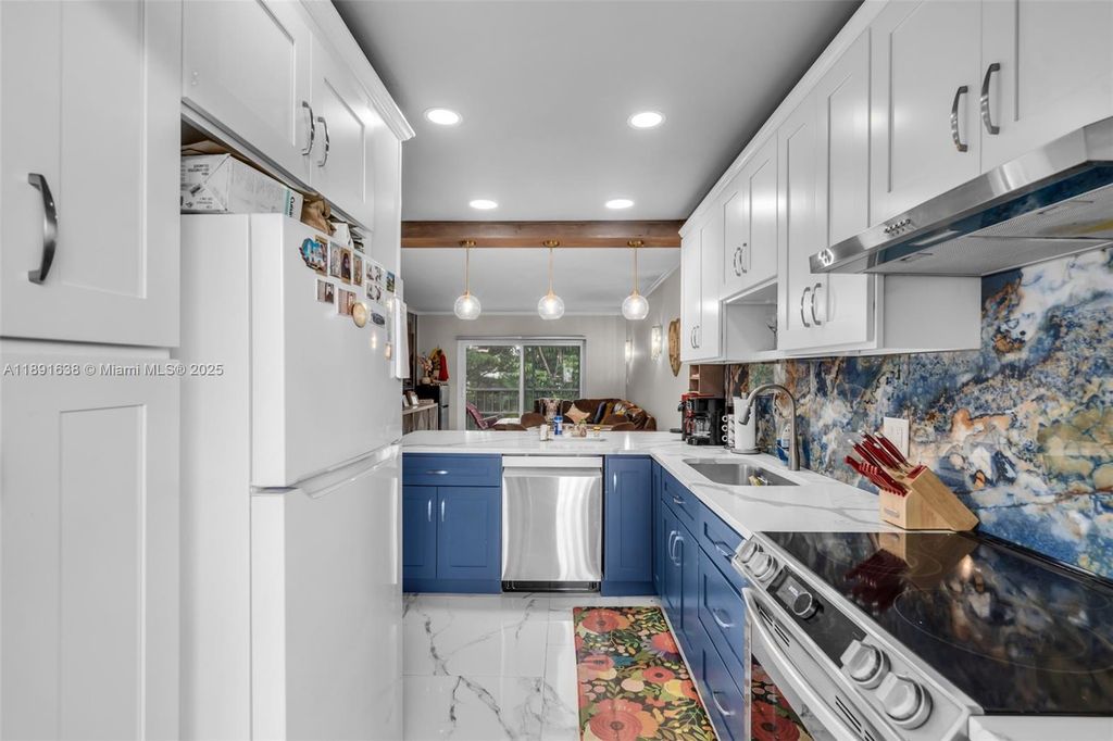 1000 Hillcrest Ct 207, Hollywood, FL 33021