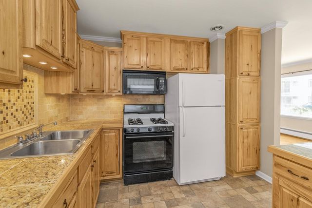 105 Warner Avenue S, Willernie, MN 55090