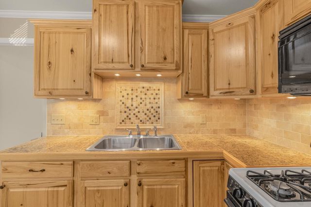 105 Warner Avenue S, Willernie, MN 55090