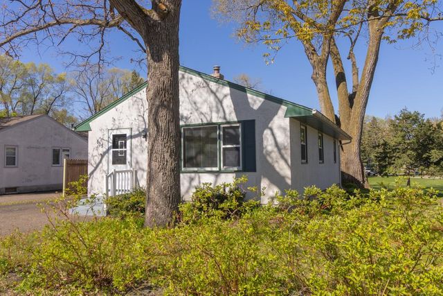 105 Warner Avenue S, Willernie, MN 55090