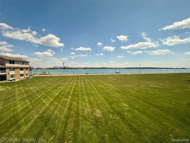 1660 River Road 19, Marysville, MI 48040