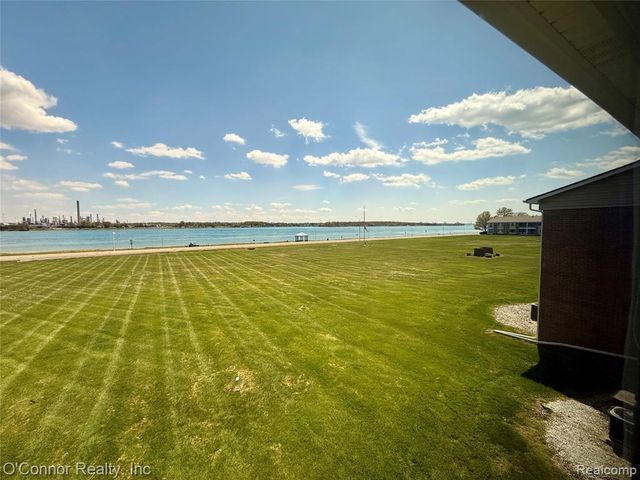 1660 River Road 19, Marysville, MI 48040