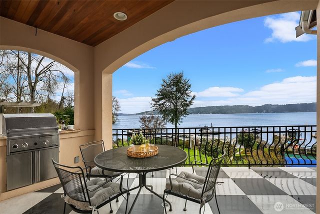 8772 Sand Point Way NE, Seattle, WA 98115