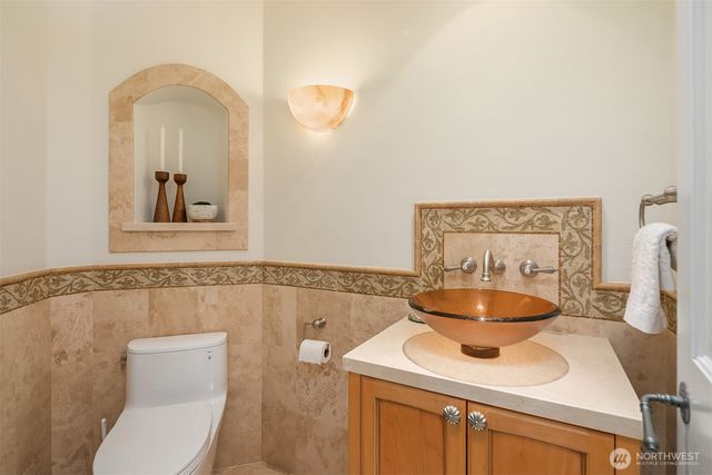 8772 Sand Point Way NE, Seattle, WA 98115