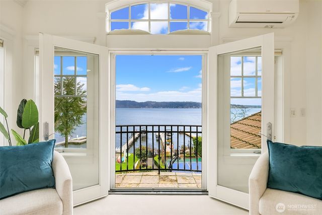 8772 Sand Point Way NE, Seattle, WA 98115