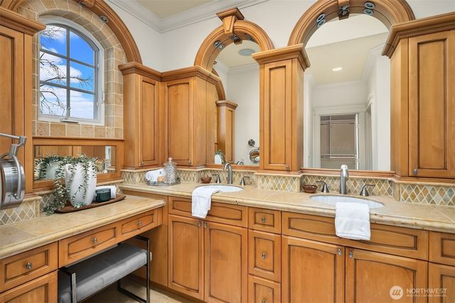 8772 Sand Point Way NE, Seattle, WA 98115