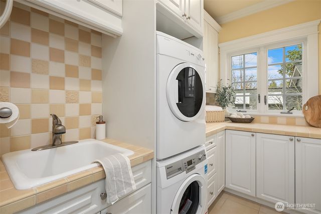 8772 Sand Point Way NE, Seattle, WA 98115