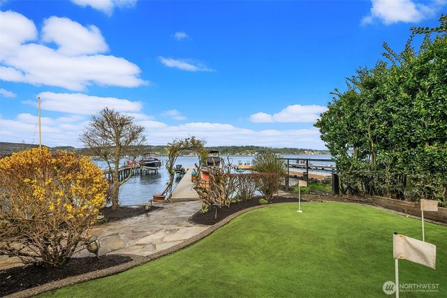 8772 Sand Point Way NE, Seattle, WA 98115