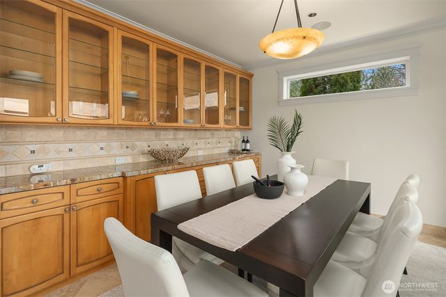 8772 Sand Point Way NE, Seattle, WA 98115