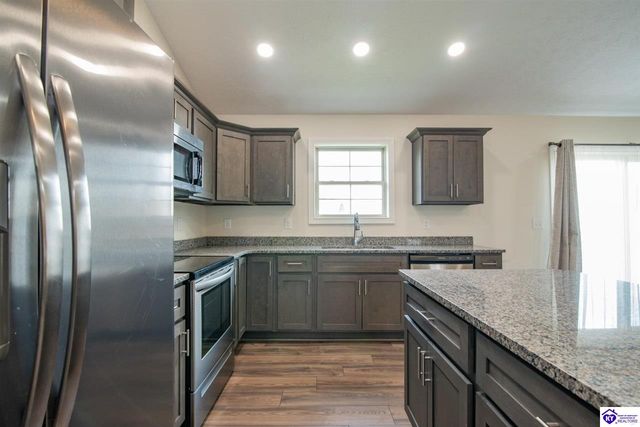 311 Valhalla Trace, Vine Grove, KY 40175