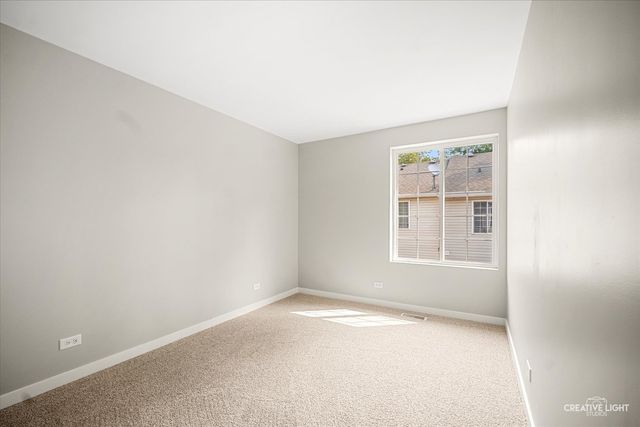 343 W Treehouse Lane, Round Lake, IL 60073