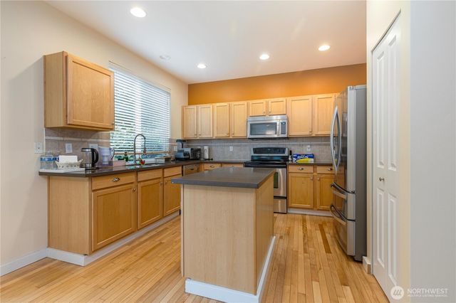 28104 Maple Ridge Way SE, Maple Valley, WA 98038