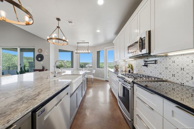 10042 RAFTER S TRL, Helotes, TX 78023