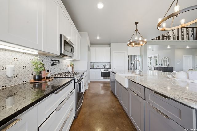 10042 RAFTER S TRL, Helotes, TX 78023