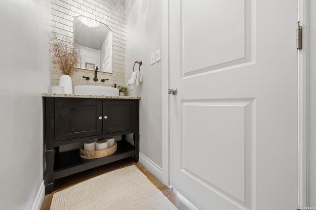 10042 RAFTER S TRL, Helotes, TX 78023