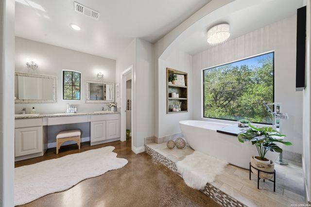10042 RAFTER S TRL, Helotes, TX 78023