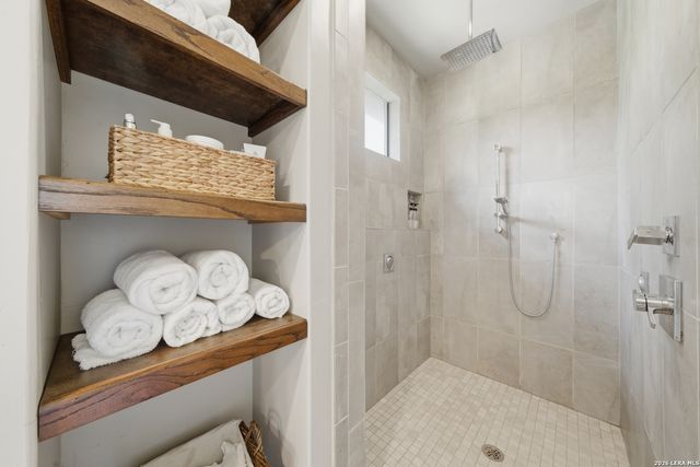 10042 RAFTER S TRL, Helotes, TX 78023