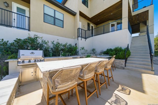 10042 RAFTER S TRL, Helotes, TX 78023