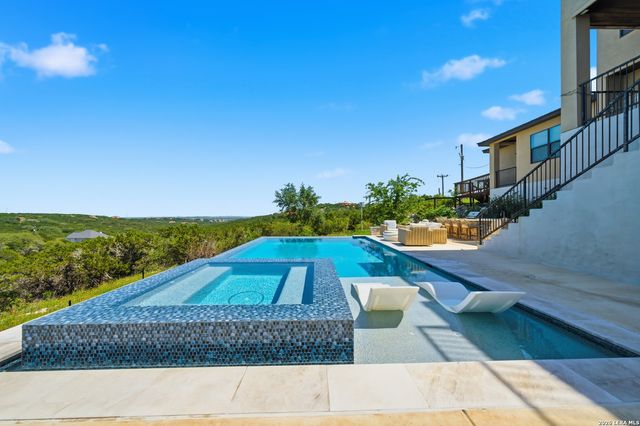10042 RAFTER S TRL, Helotes, TX 78023