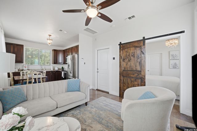 10042 RAFTER S TRL, Helotes, TX 78023