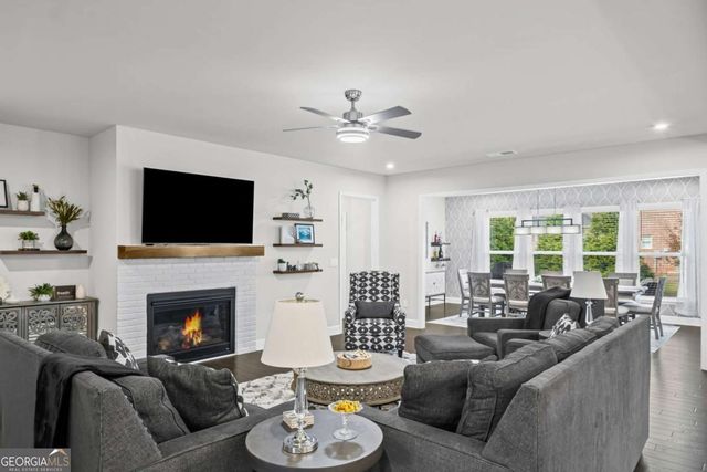 900 Ravenwood Way, Canton, GA 30115