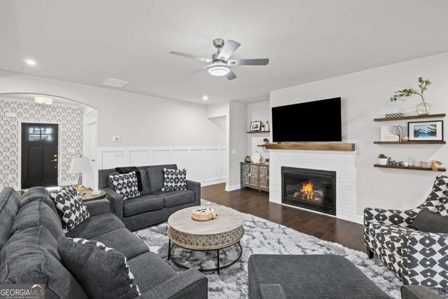 900 Ravenwood Way, Canton, GA 30115