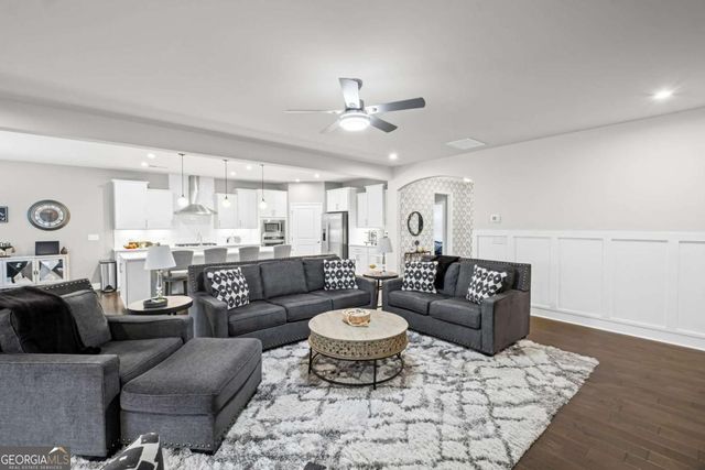 900 Ravenwood Way, Canton, GA 30115