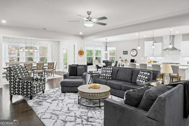 900 Ravenwood Way, Canton, GA 30115