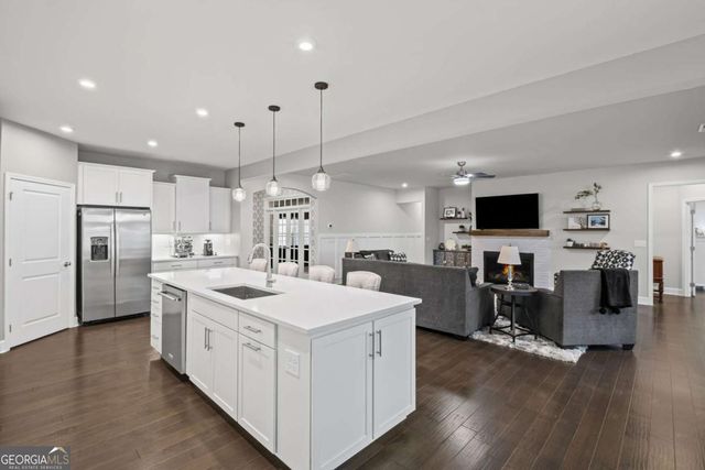 900 Ravenwood Way, Canton, GA 30115