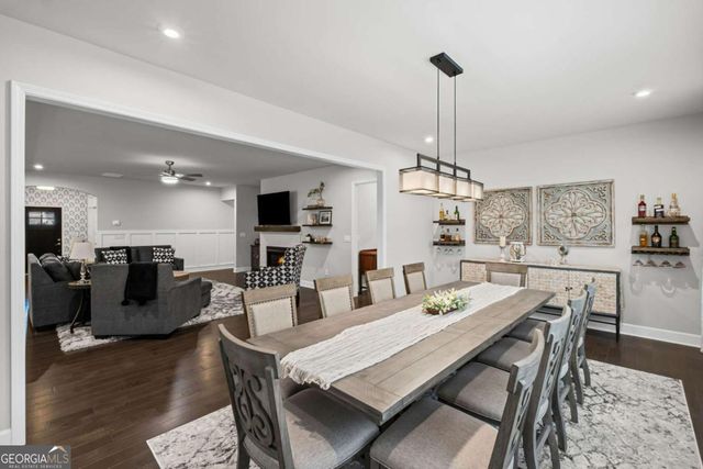 900 Ravenwood Way, Canton, GA 30115