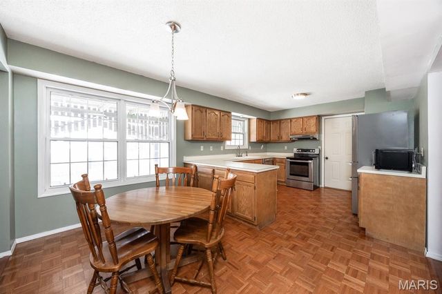 4800 Brecht Lane, Godfrey, IL 62035