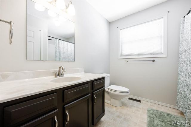 4800 Brecht Lane, Godfrey, IL 62035