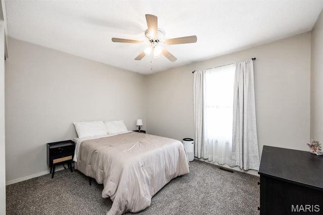 4800 Brecht Lane, Godfrey, IL 62035