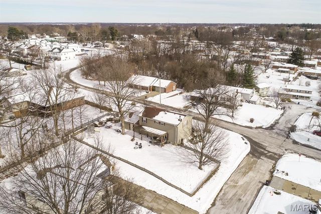 4800 Brecht Lane, Godfrey, IL 62035