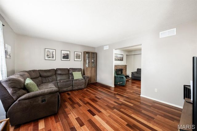 4800 Brecht Lane, Godfrey, IL 62035