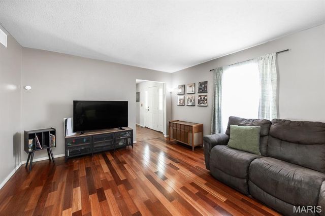 4800 Brecht Lane, Godfrey, IL 62035