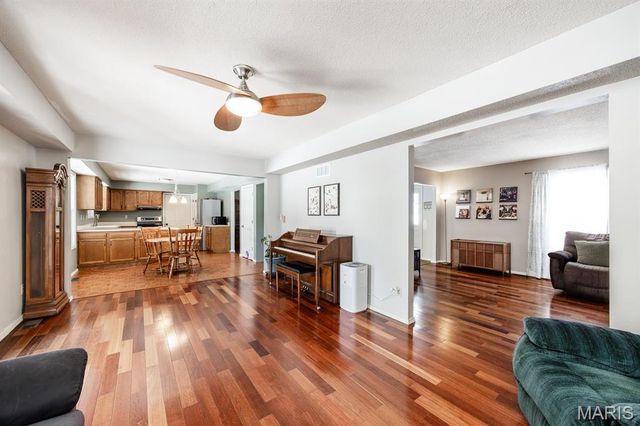 4800 Brecht Lane, Godfrey, IL 62035