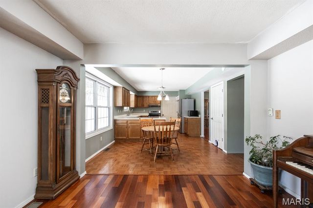 4800 Brecht Lane, Godfrey, IL 62035