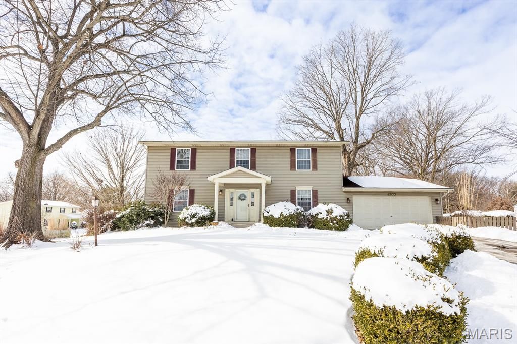 4800 Brecht Lane, Godfrey, IL 62035