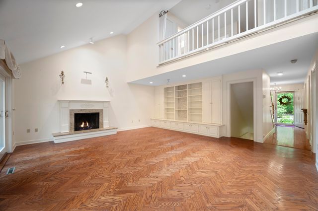 60 Peninsula Drive, Stratham, NH 03885
