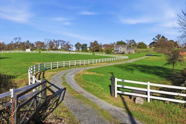 4090 Puzzlewood Ln, Auburn, CA 95602