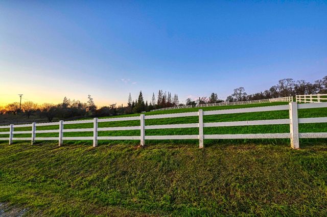 4090 Puzzlewood Ln, Auburn, CA 95602