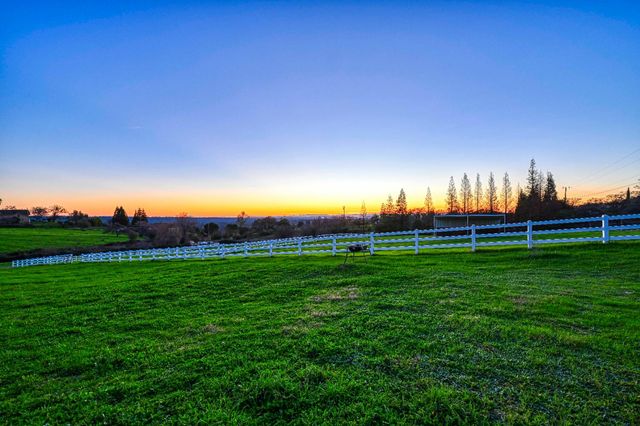 4090 Puzzlewood Ln, Auburn, CA 95602