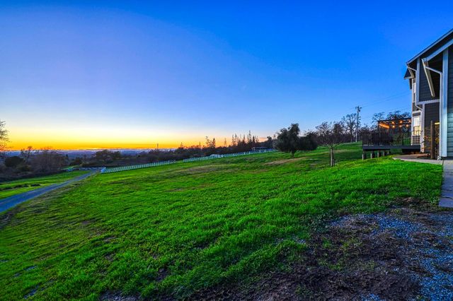 4090 Puzzlewood Ln, Auburn, CA 95602