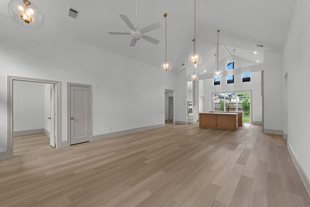 106 Wyndemere Drive, Montgomery, TX 77356
