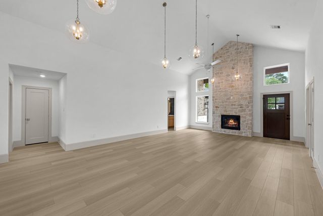 106 Wyndemere Drive, Montgomery, TX 77356