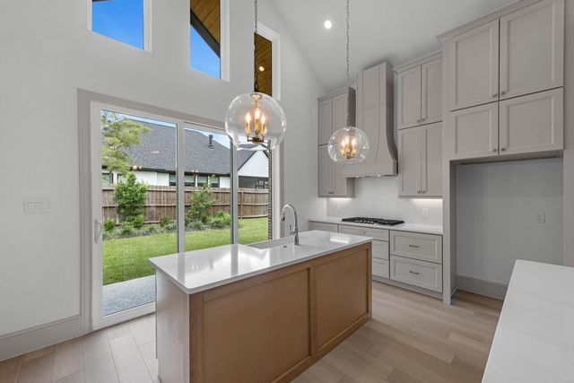 106 Wyndemere Drive, Montgomery, TX 77356