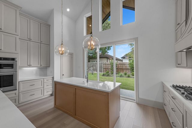 106 Wyndemere Drive, Montgomery, TX 77356